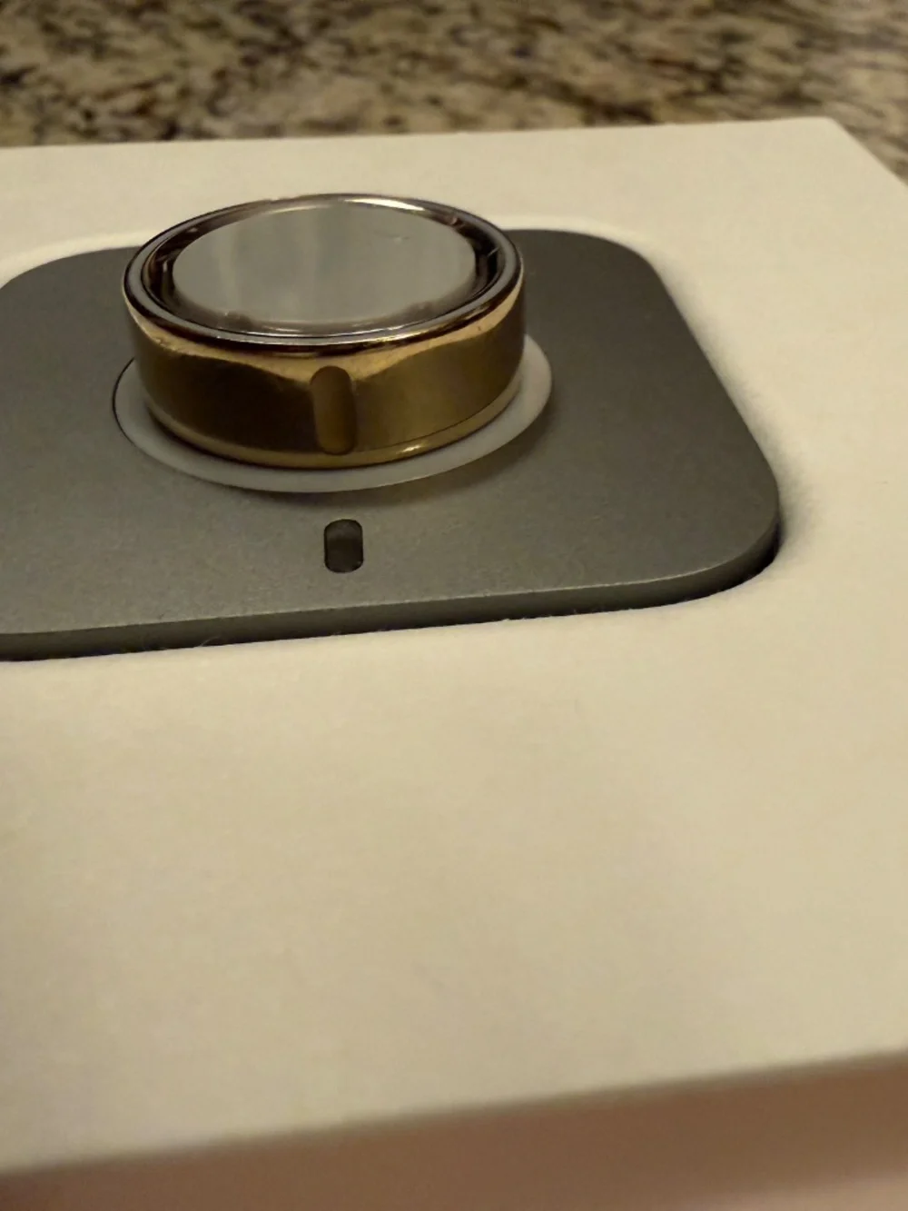 Oura Ring 4 Gold Size 9 + Extra Charging Base